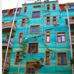 wallthatsingswhenitrains